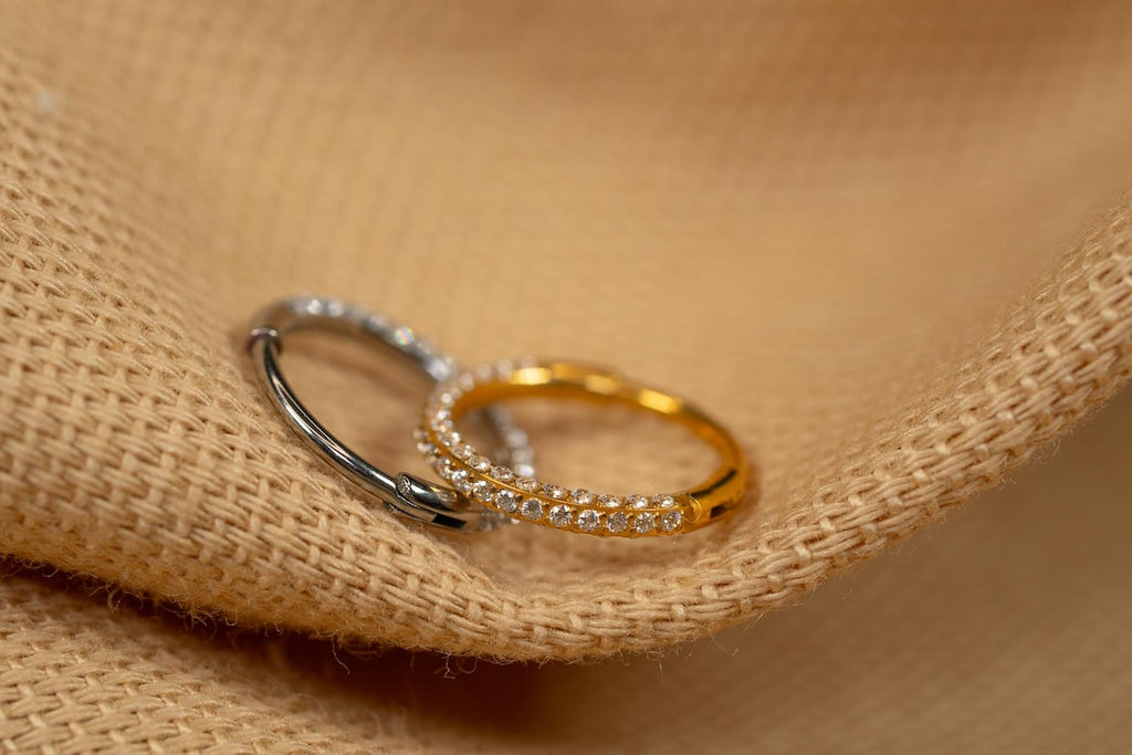 🔥New Year's Discounts: 50% OFF💎20G Titanium Triple-Sided Micro Gem Hinged Nose Hoop — Sparkling Clicker Beauty Mark Jewelry